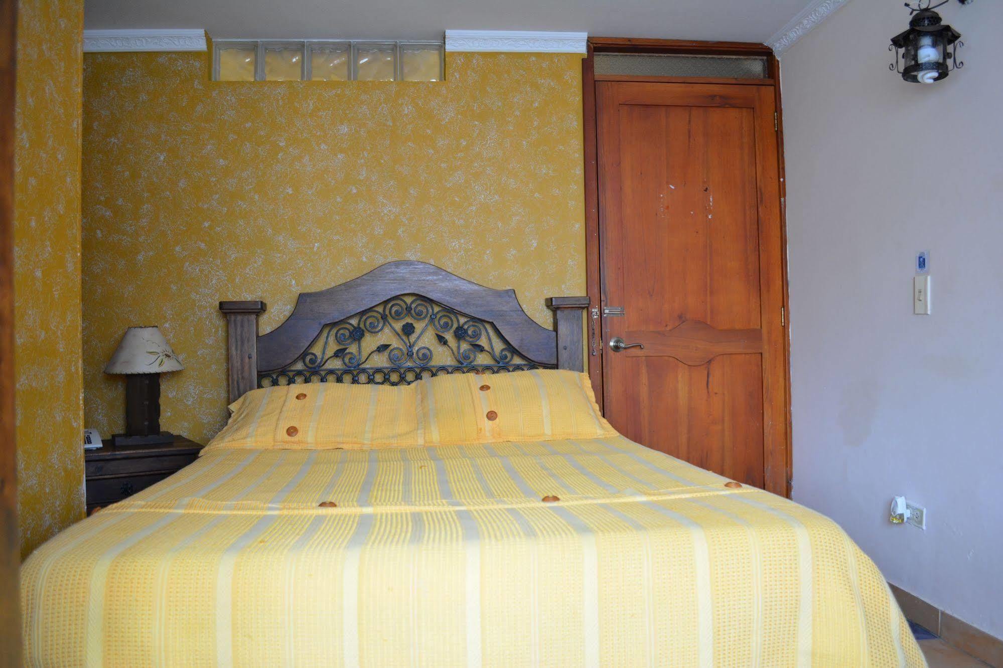 Hotel Casa Colonial Santa Rosa De Cabal Exterior photo